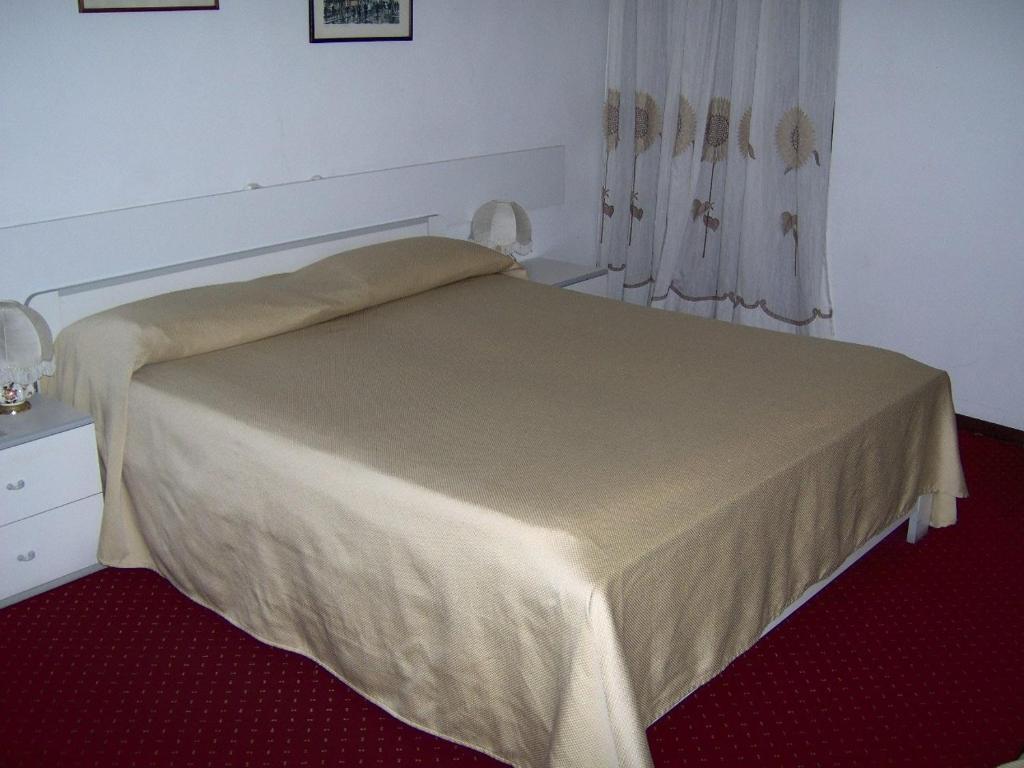 Lago Maggiore Lesa Room photo